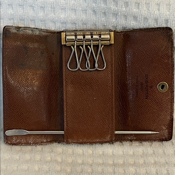 Louis Vuitton 4 Hook Key Holder - Picture 8 of 13